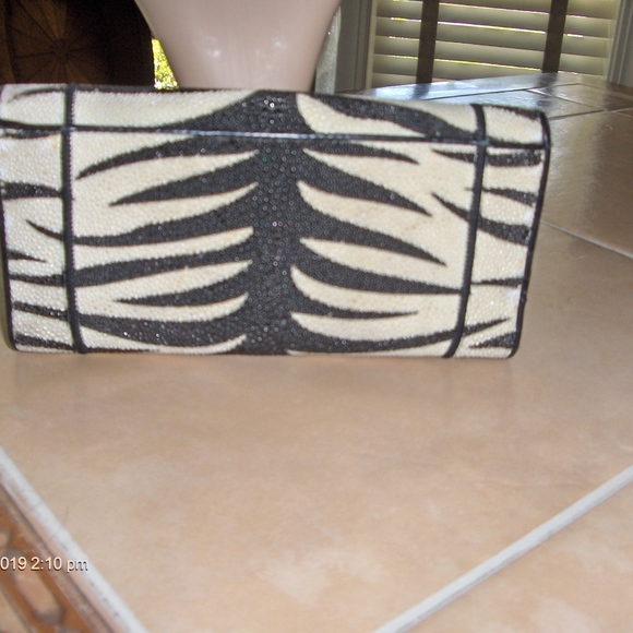 Sting-Ray Wallet - Picture 2 of 3